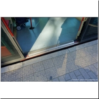 2019-06-02 T1 Boerio 06 Türspalt.jpg